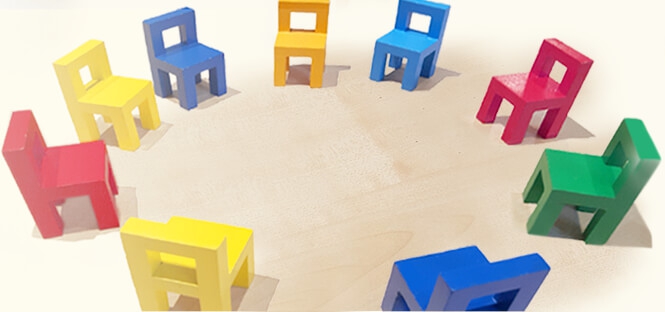 Der Runde Tisch gegen Gewalt wird symbolisiert durch einen Kreis mit Stühlen